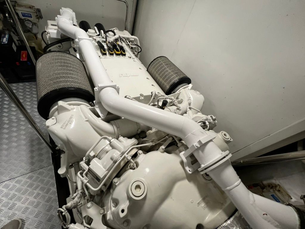 Ferretti Custom Line 97