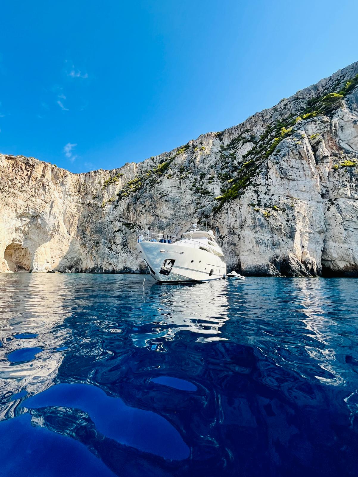 Ferretti Custom Line 97