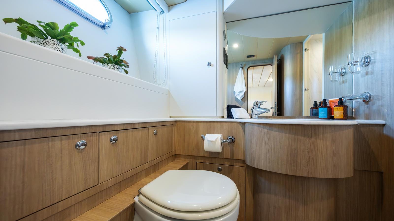 Ferretti 680