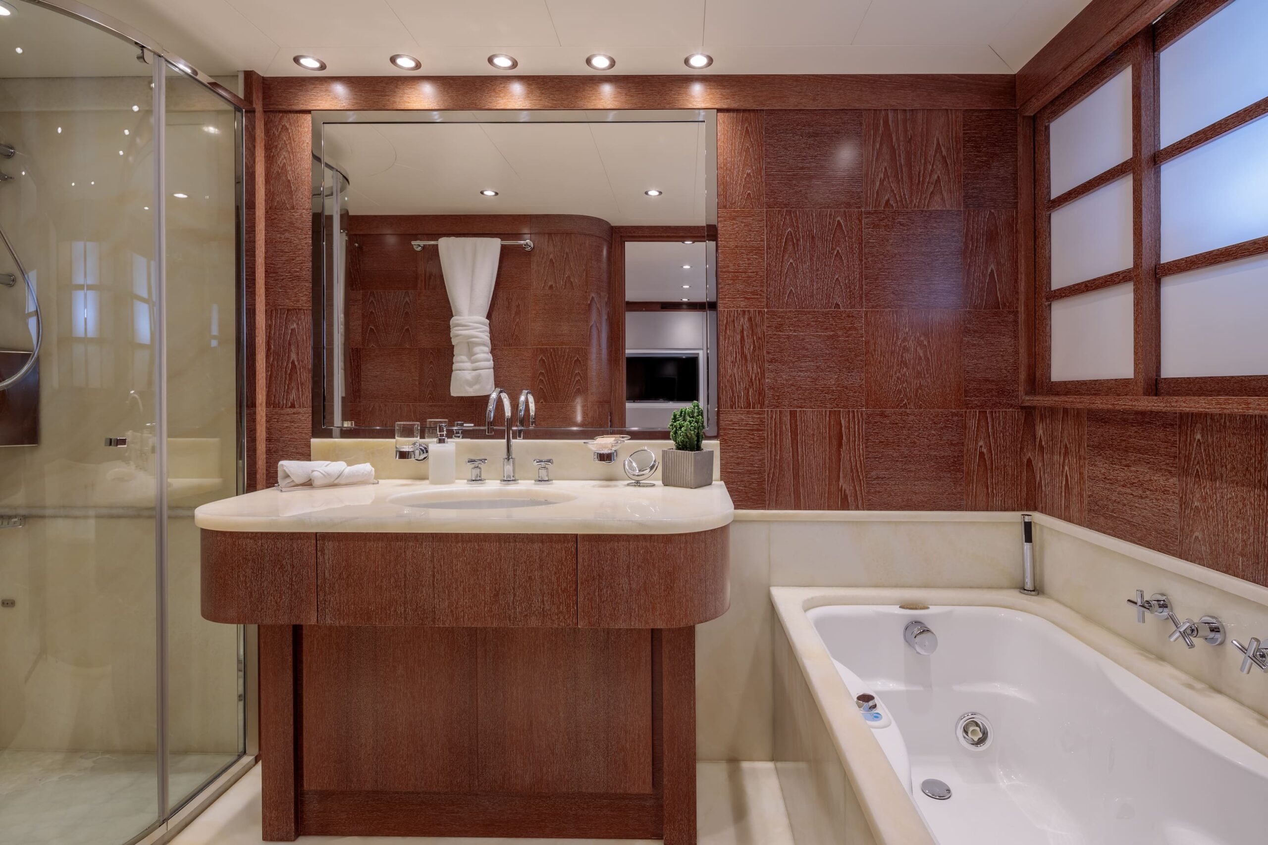 Cantieri di Pisa Akhir 100