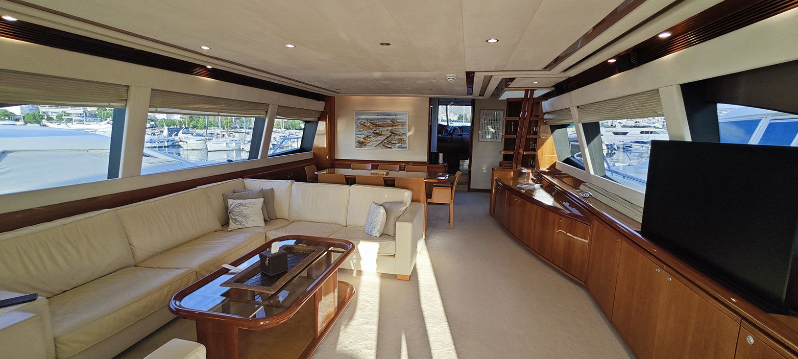Ferretti 830