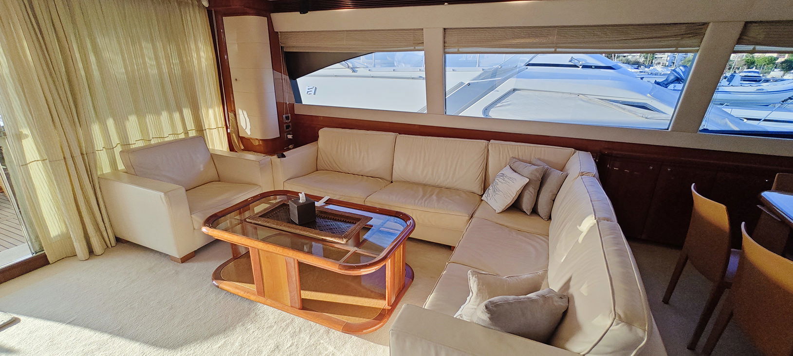 Ferretti 830