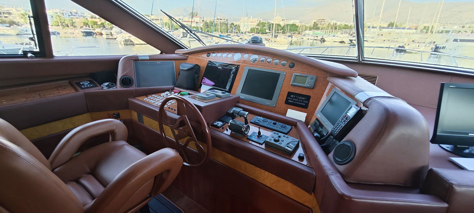 Ferretti 830