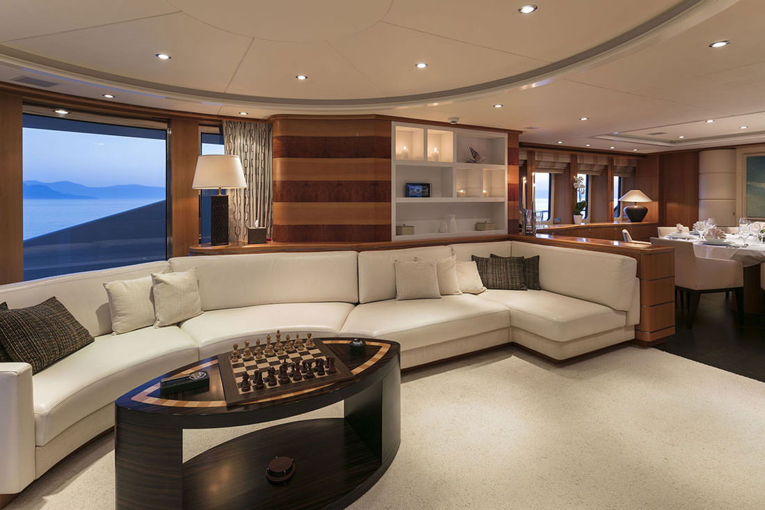 Heesen 3700