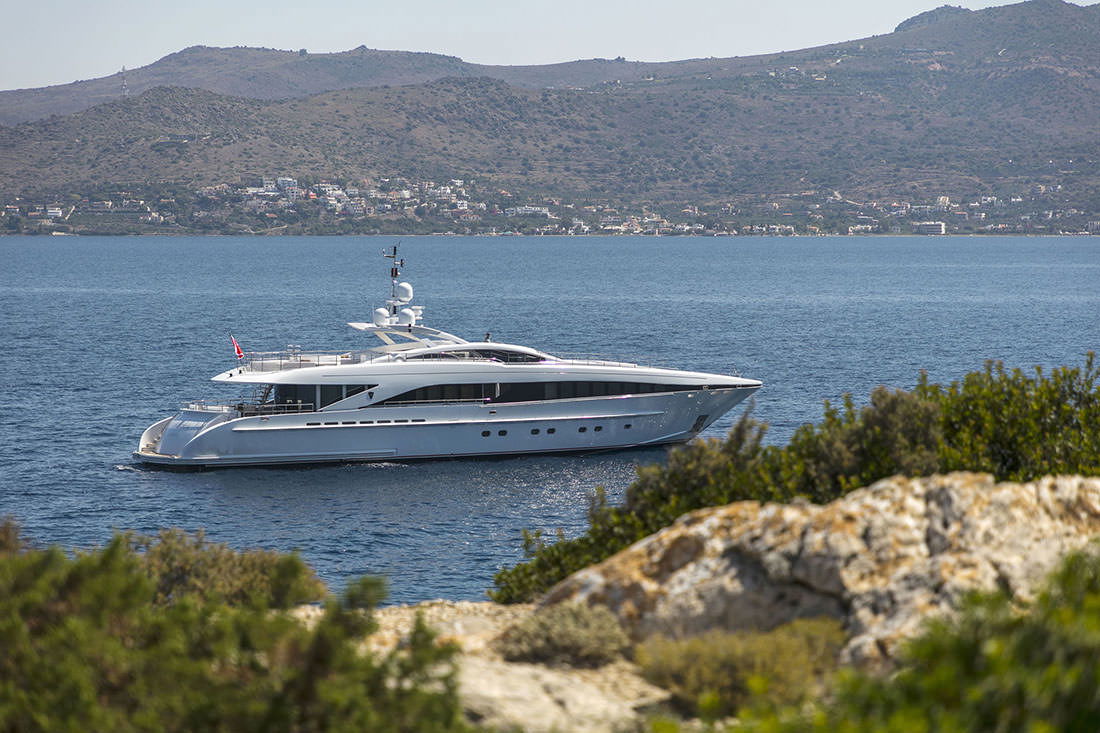 Heesen 3700