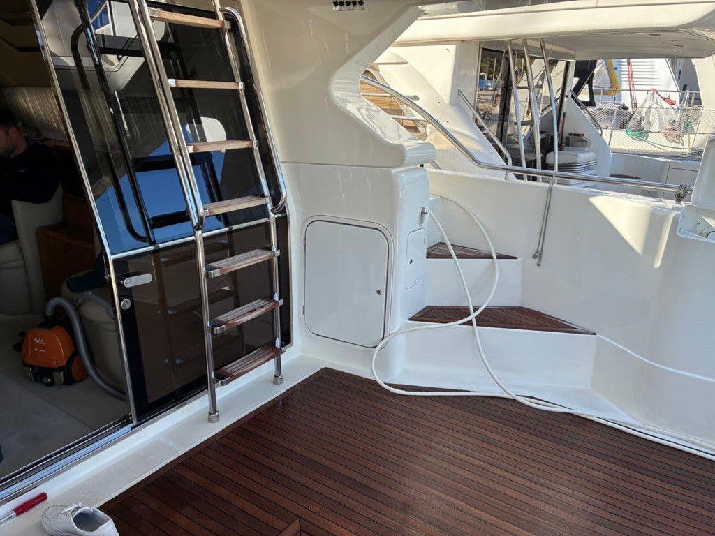 Ferretti 57