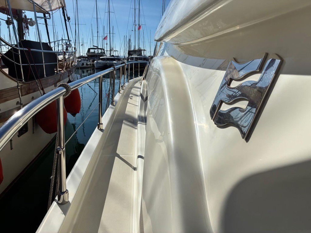 Ferretti 57