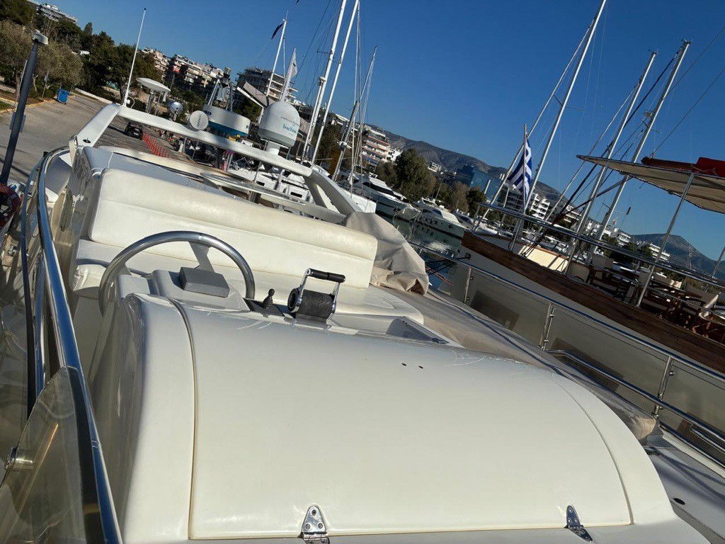 Ferretti 57