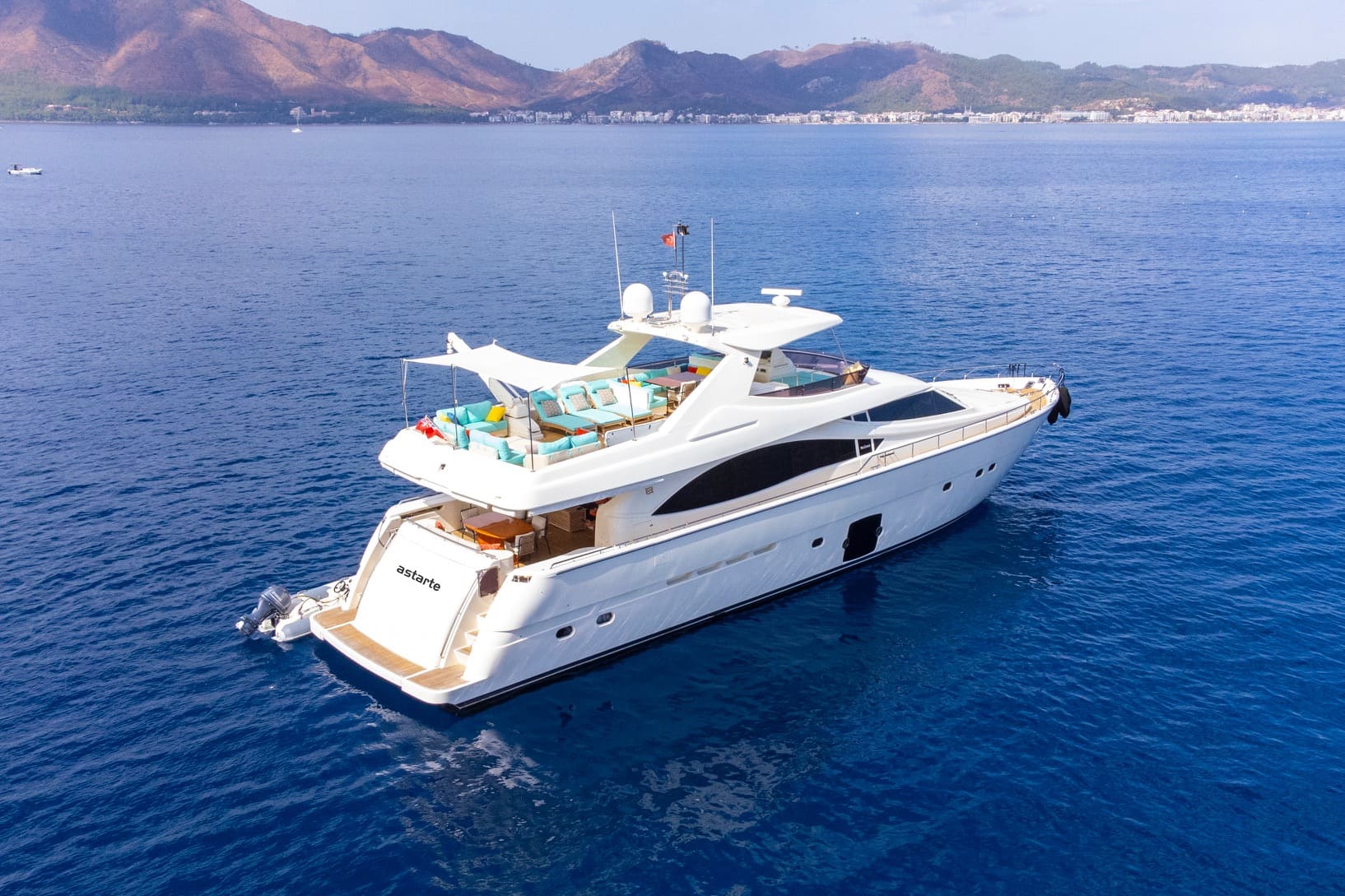 Ferretti 830
