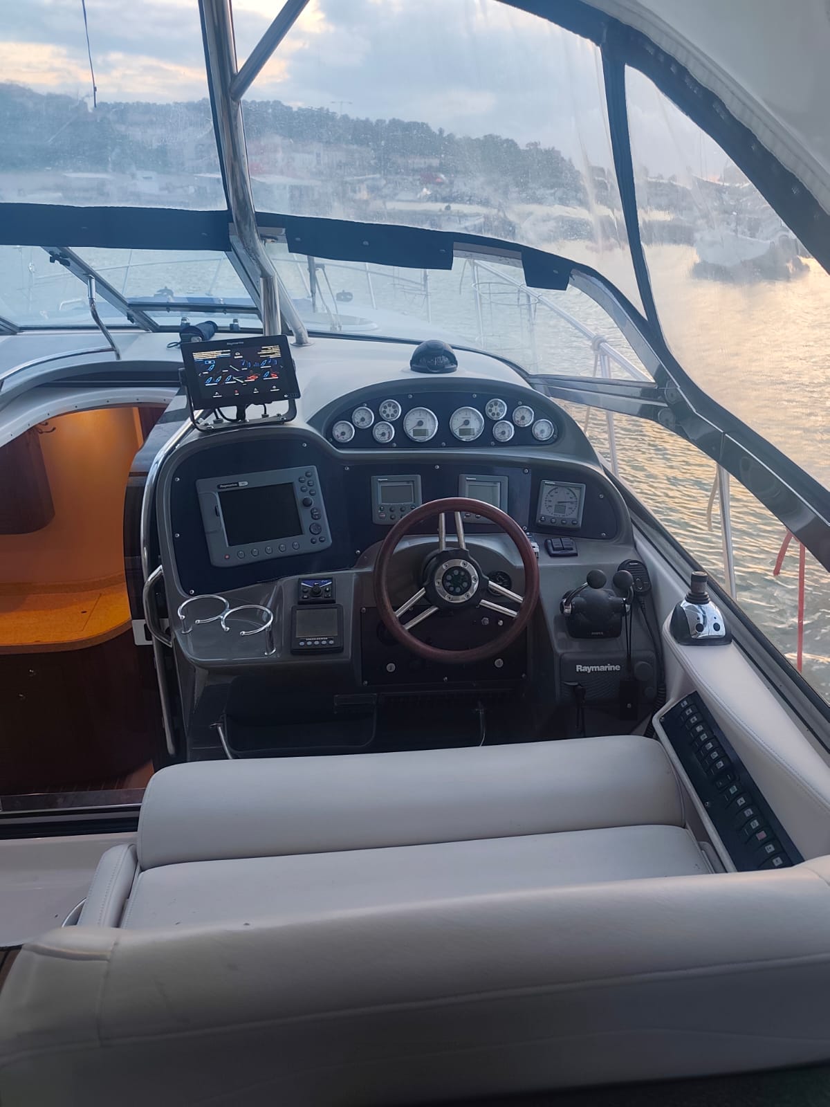 Regal 4060 Commodore