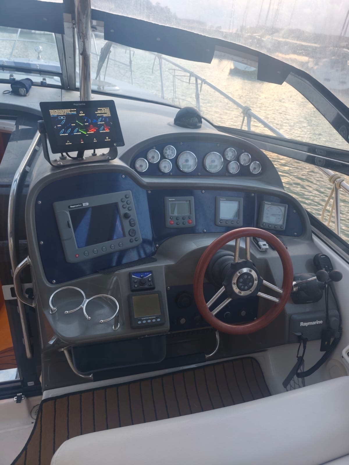 Regal 4060 Commodore