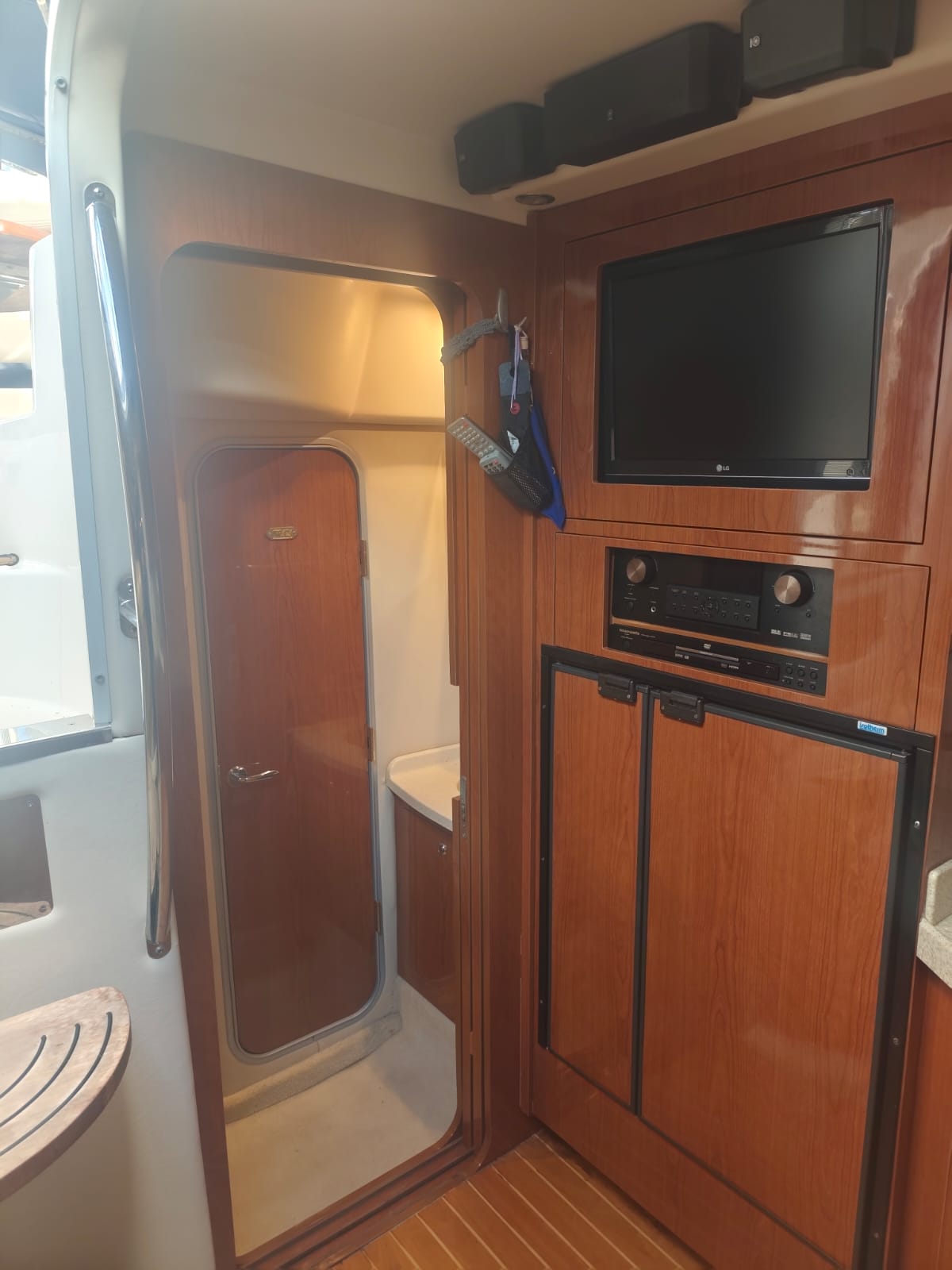 Regal 4060 Commodore