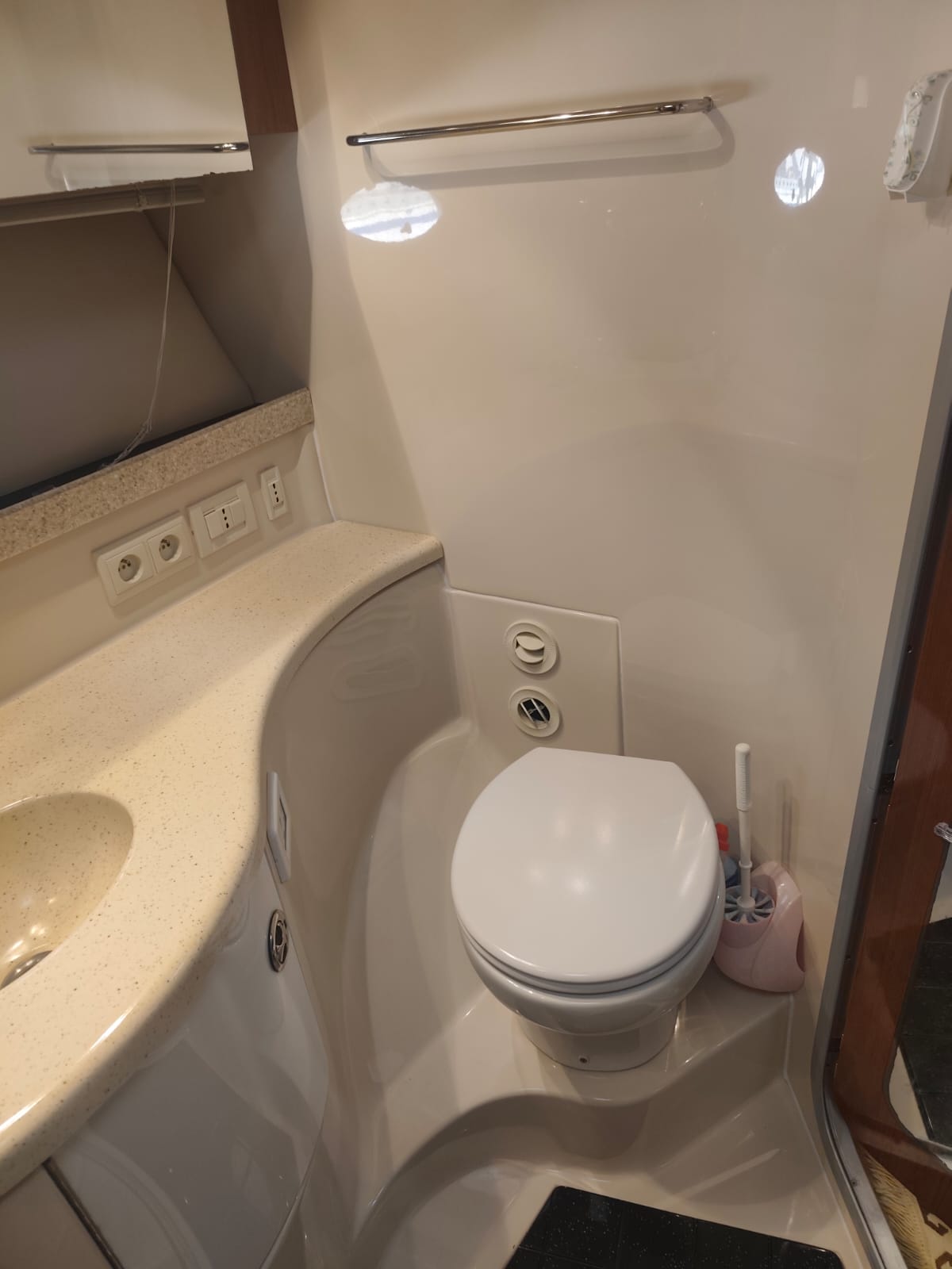 Regal 4060 Commodore