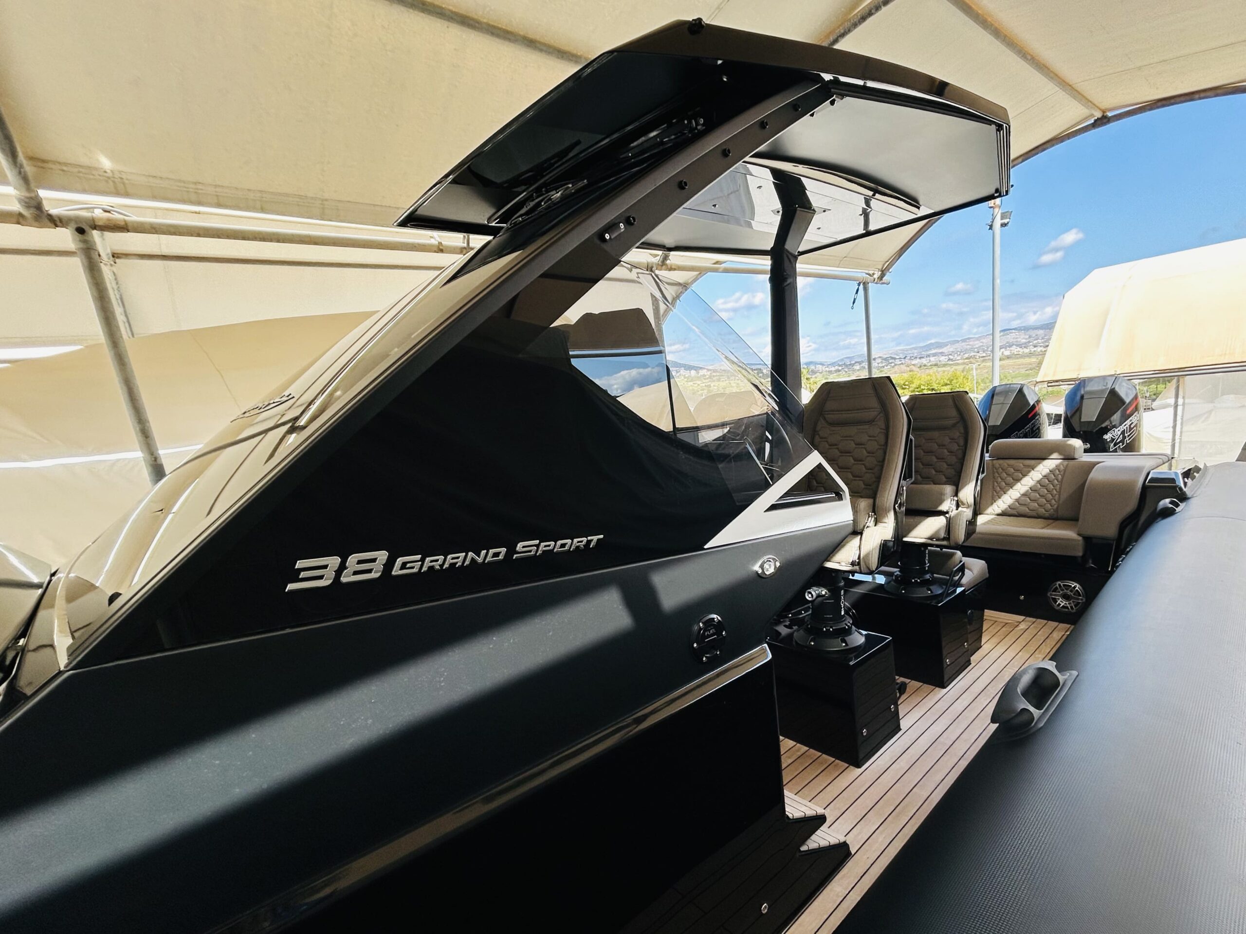 Technohull 38 Grand Sport