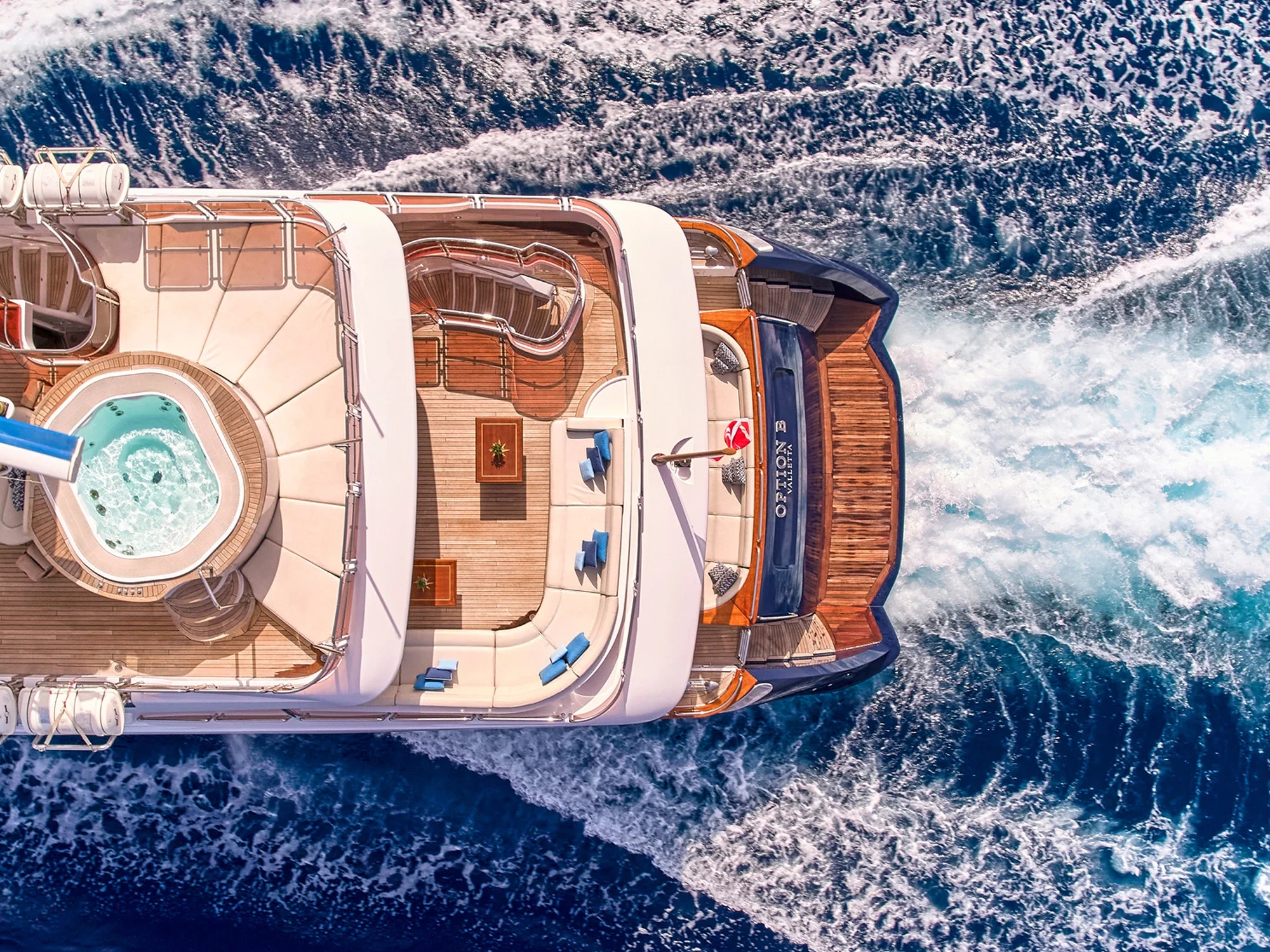 Benetti Classic 121
