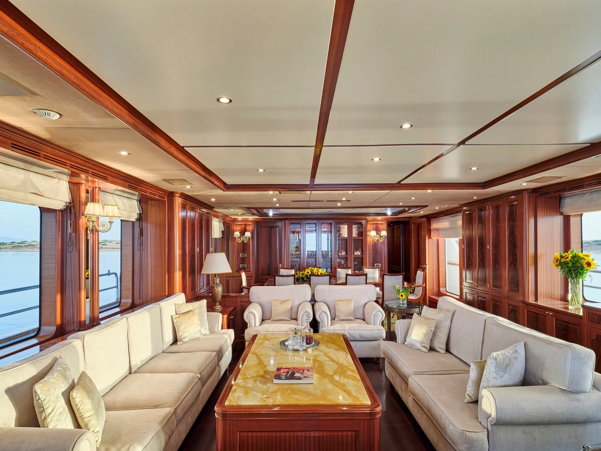 Benetti Classic 121