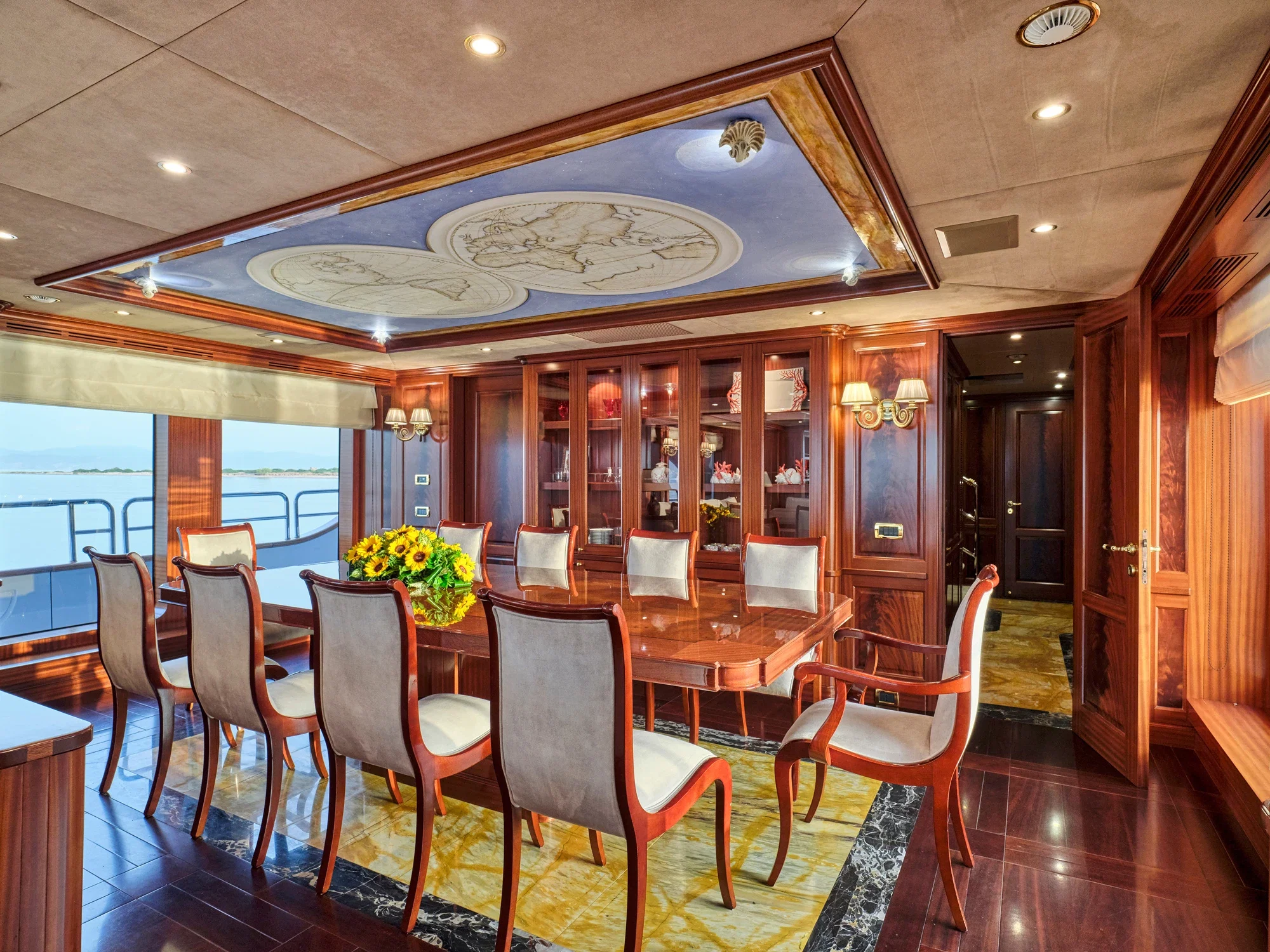 Benetti Classic 121