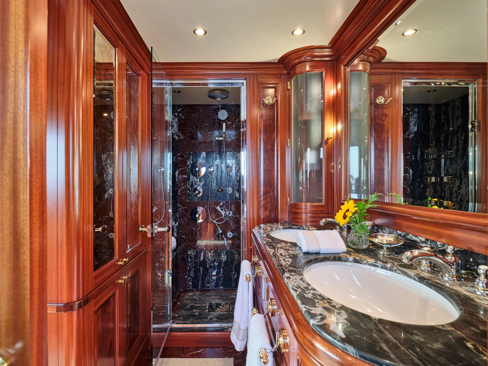 Benetti Classic 121