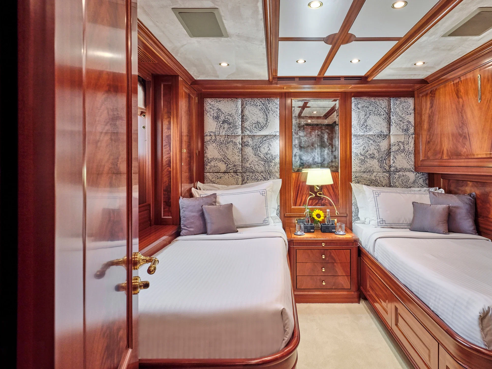 Benetti Classic 121