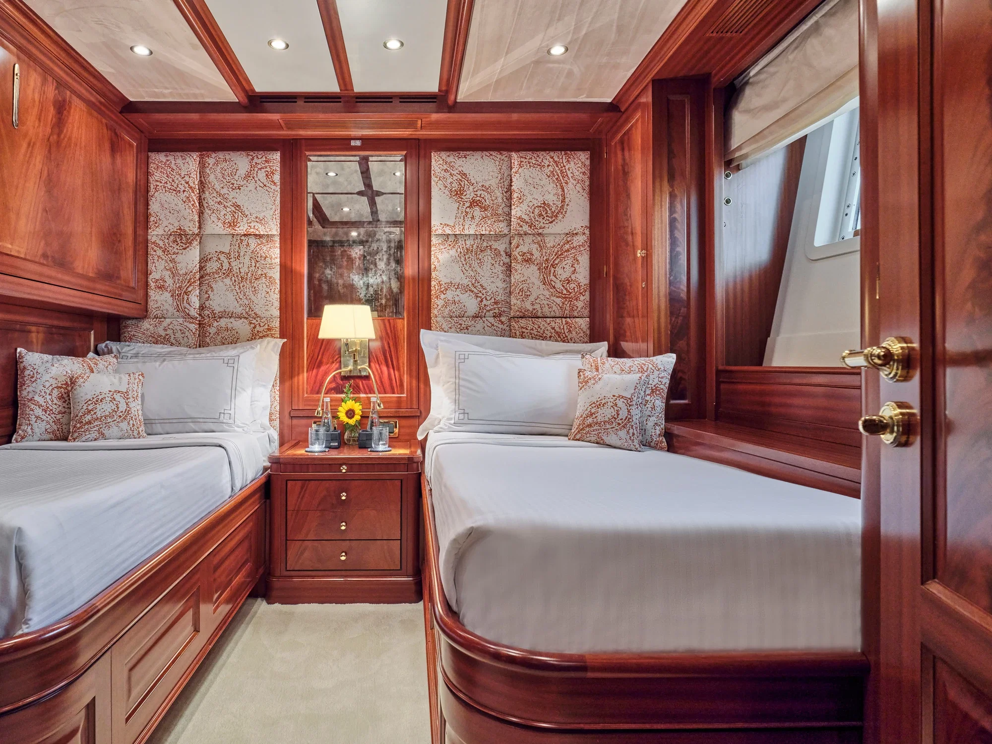 Benetti Classic 121