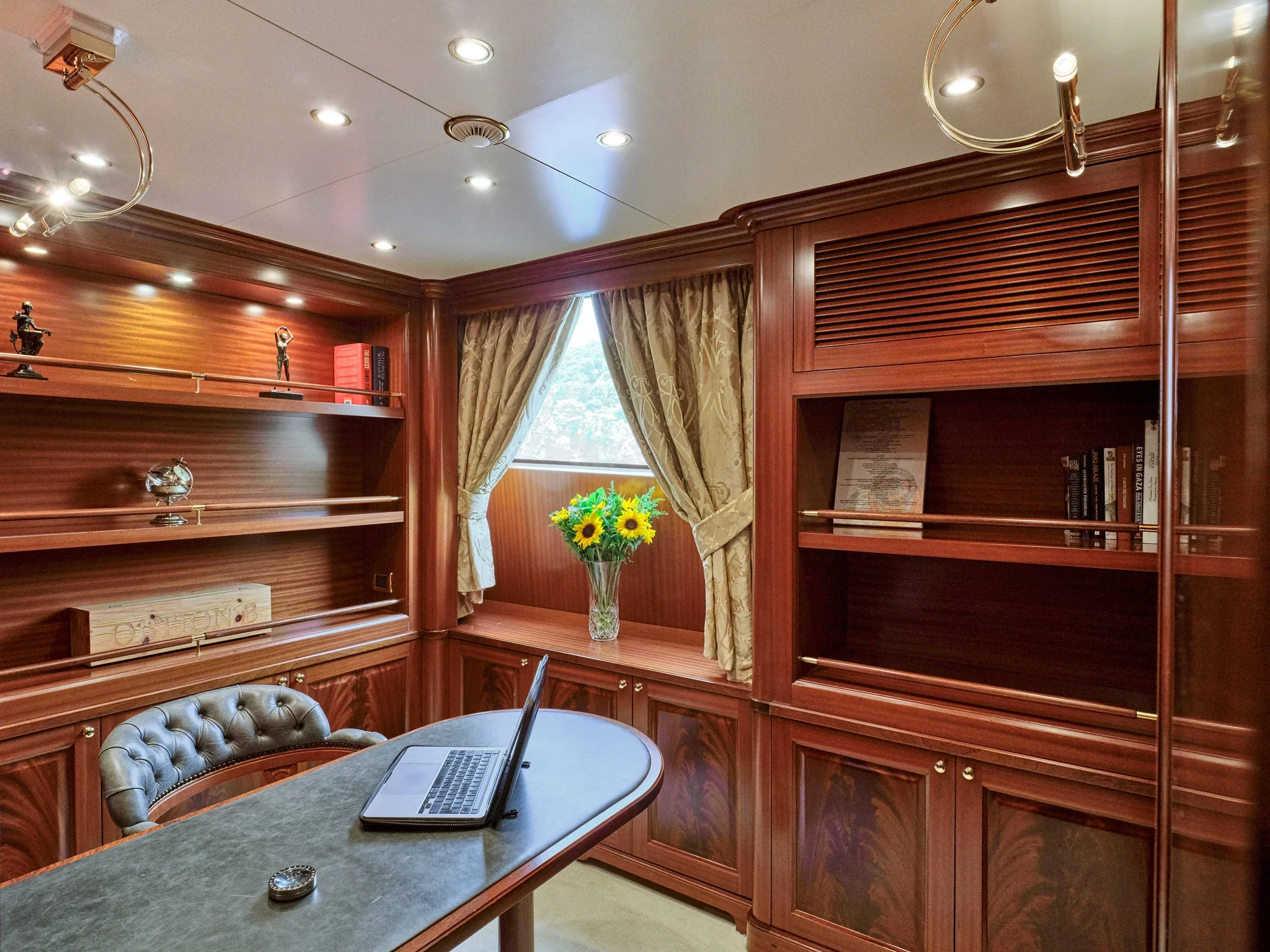 Benetti Classic 121