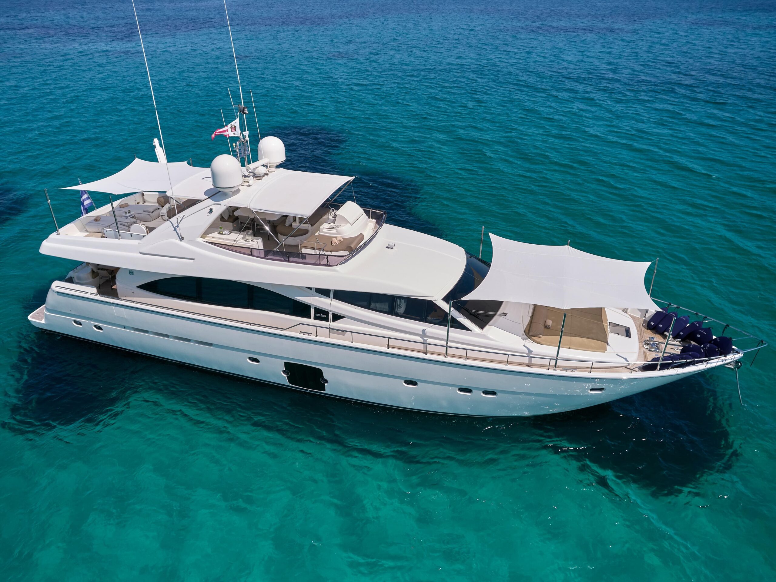 Ferretti 830