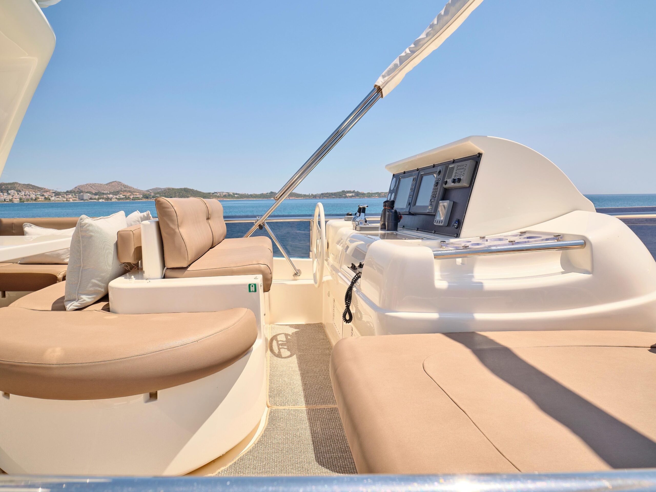 Ferretti 830
