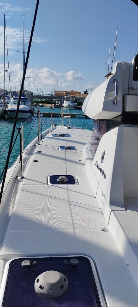 Lagoon 42