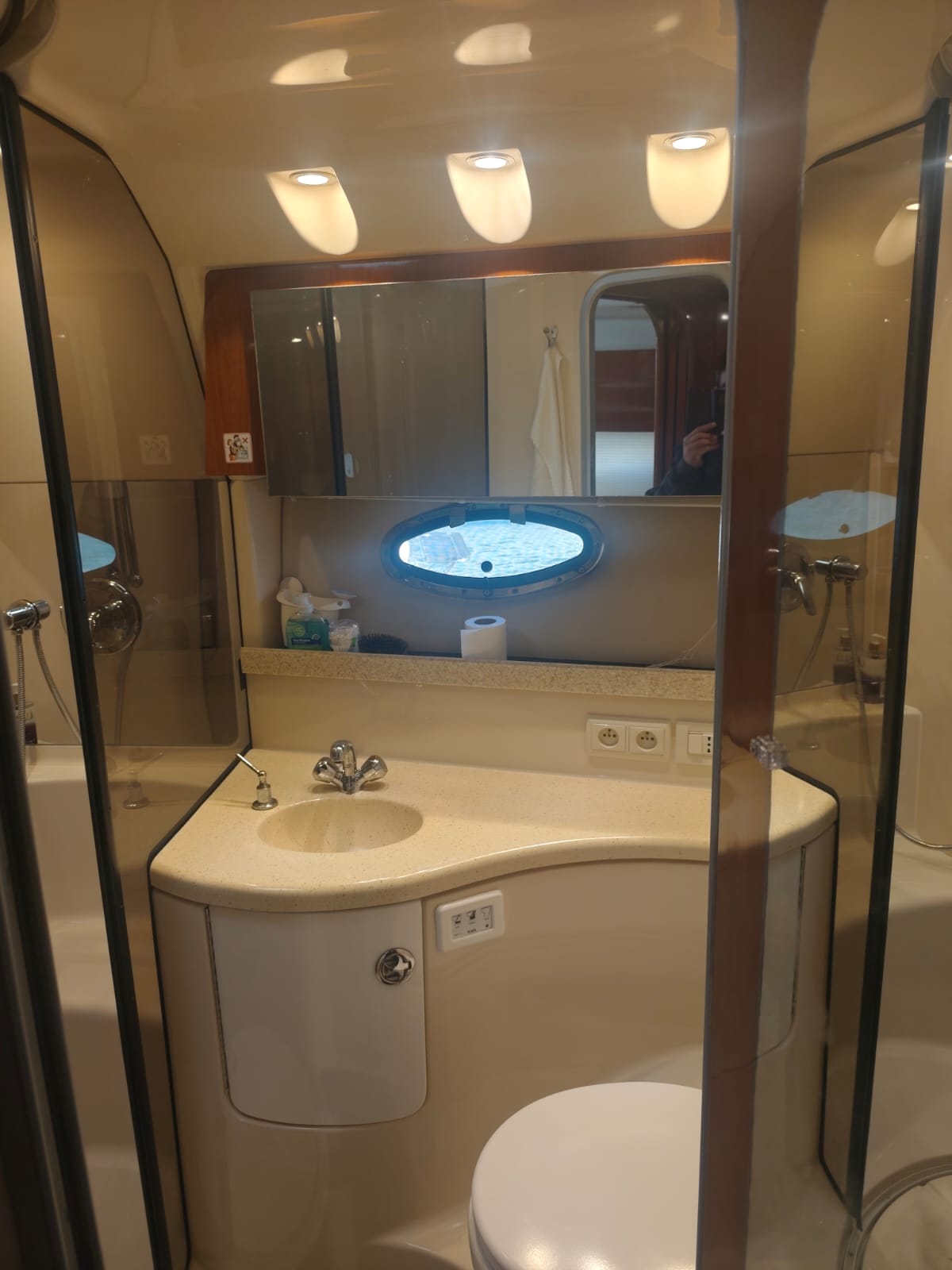 Regal 4060 Commodore