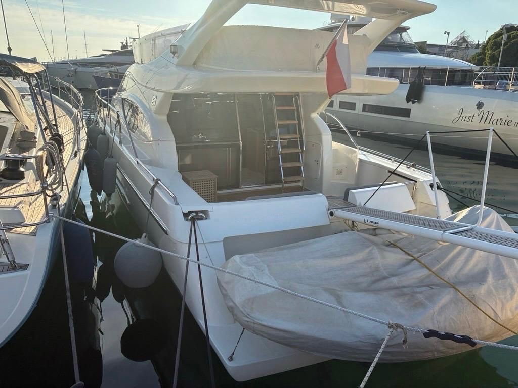 Ferretti 460