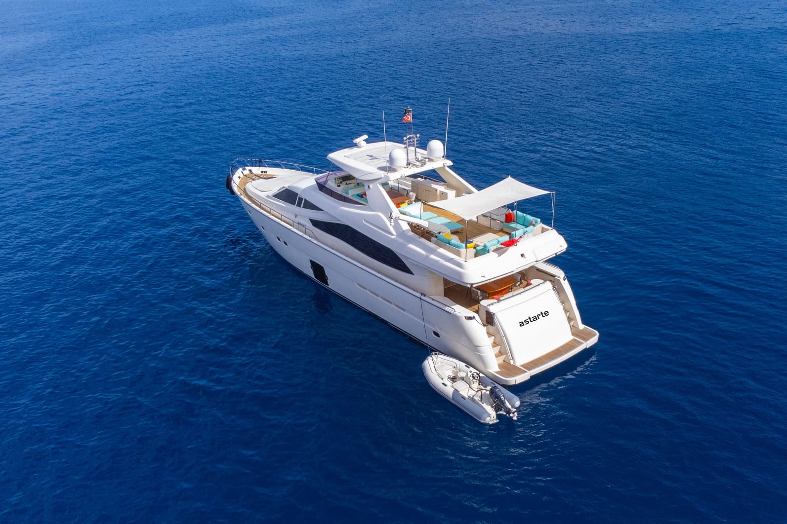 Ferretti 830