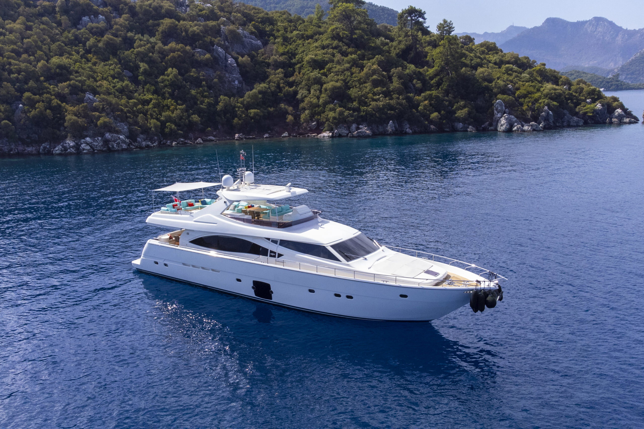 Ferretti 830