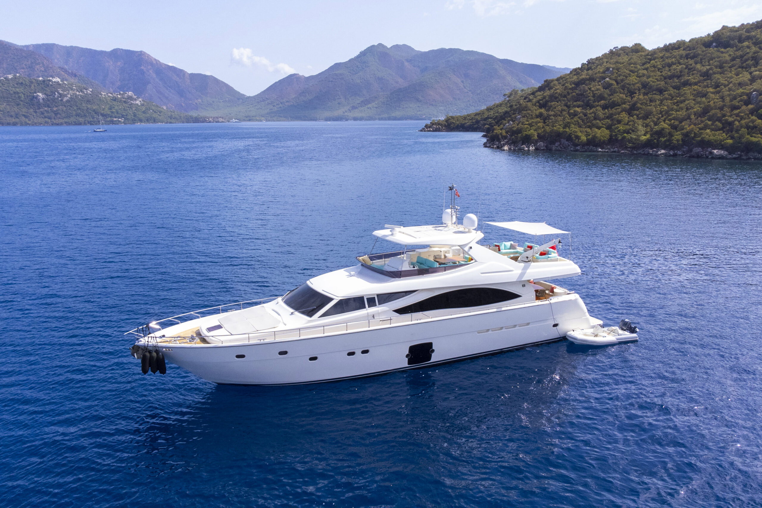 Ferretti 830