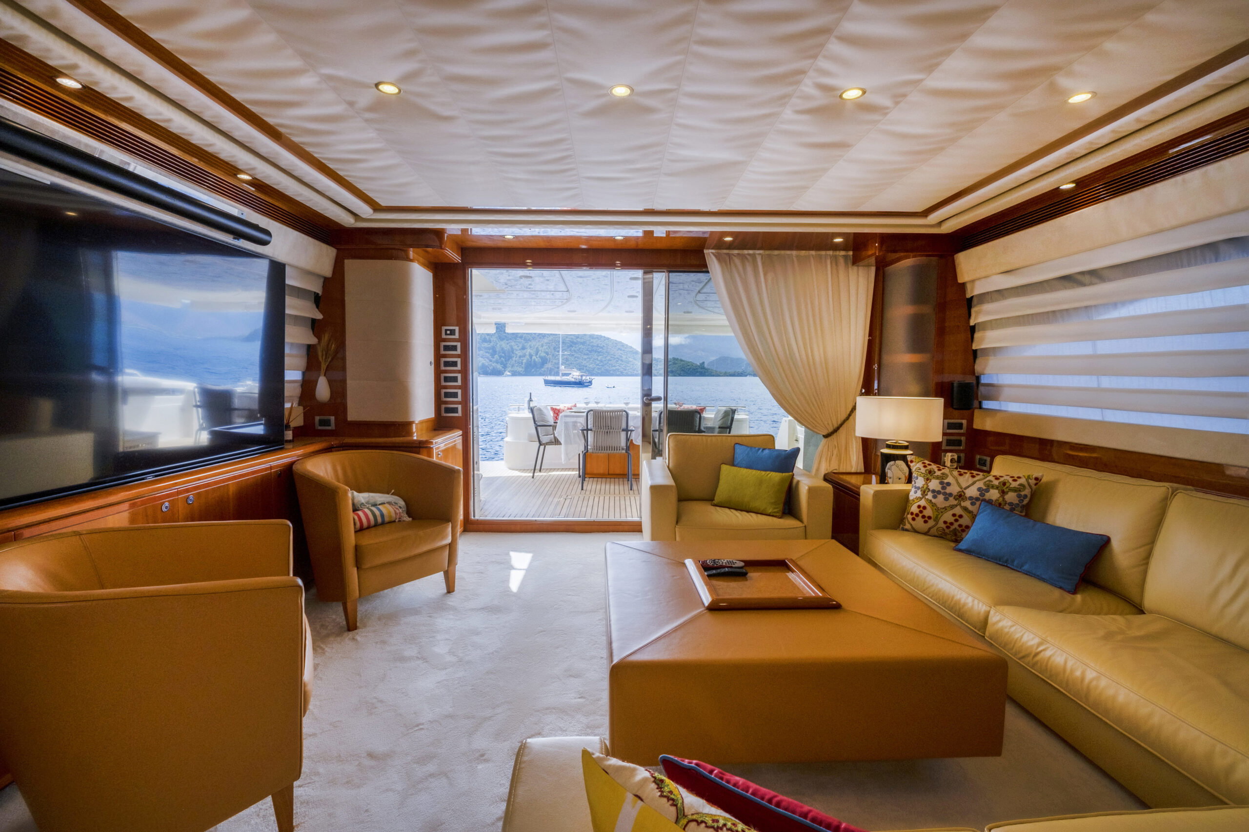 Ferretti 830