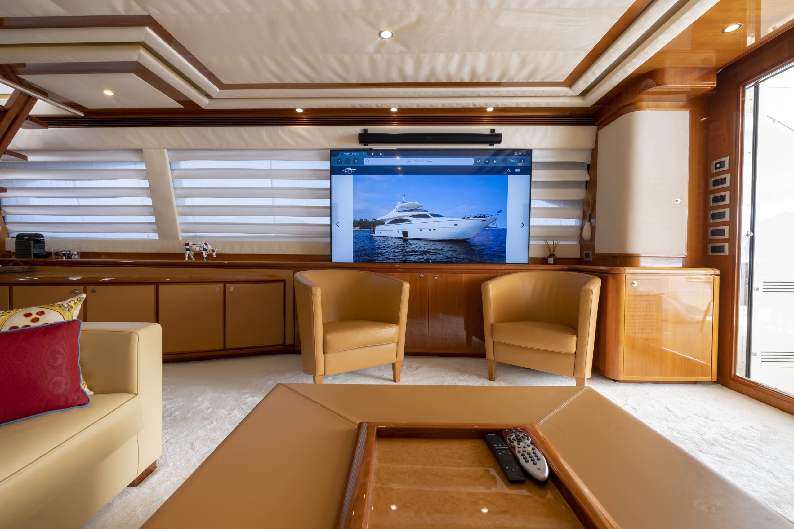 Ferretti 830