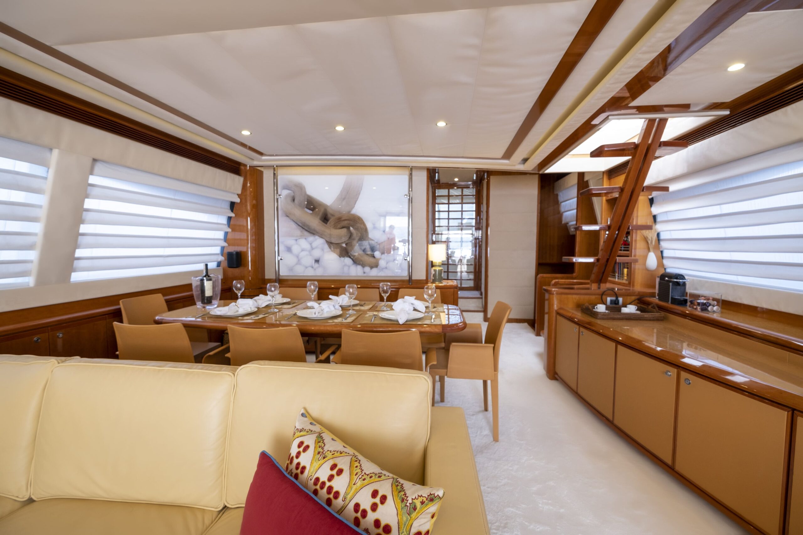 Ferretti 830