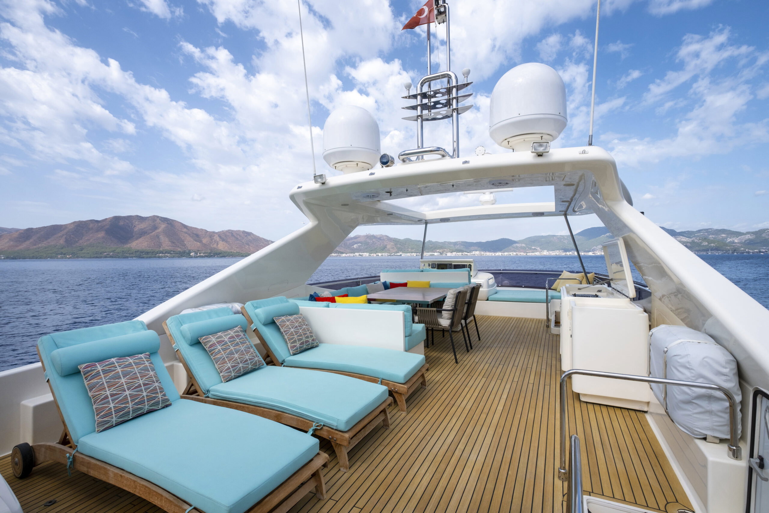 Ferretti 830