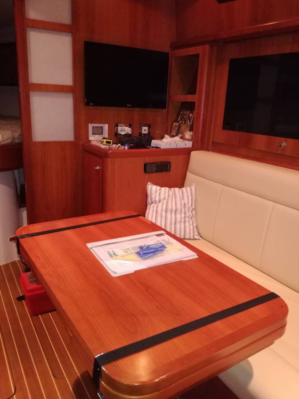 Bertram 37