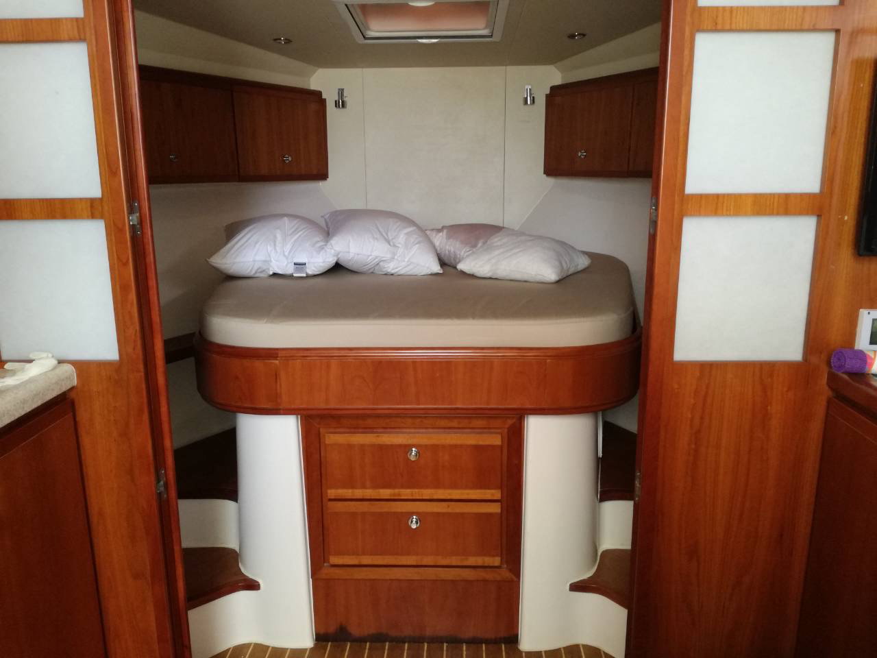 Bertram 37