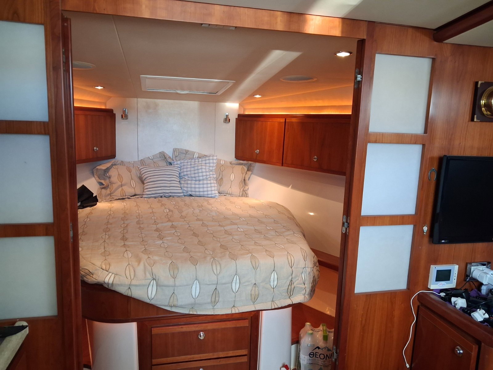 Bertram 37