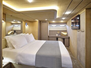 Ferretti 68