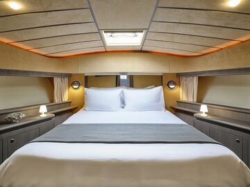Ferretti 68