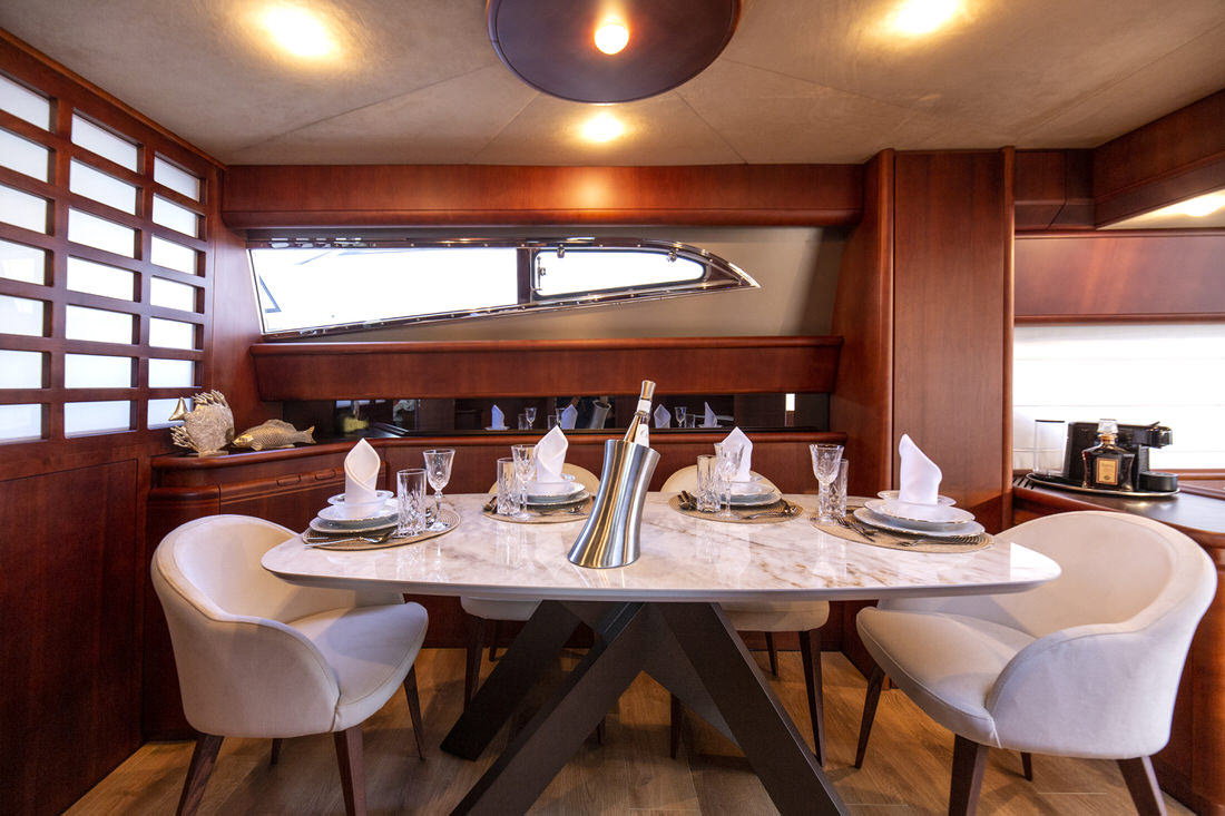 Ferretti 72