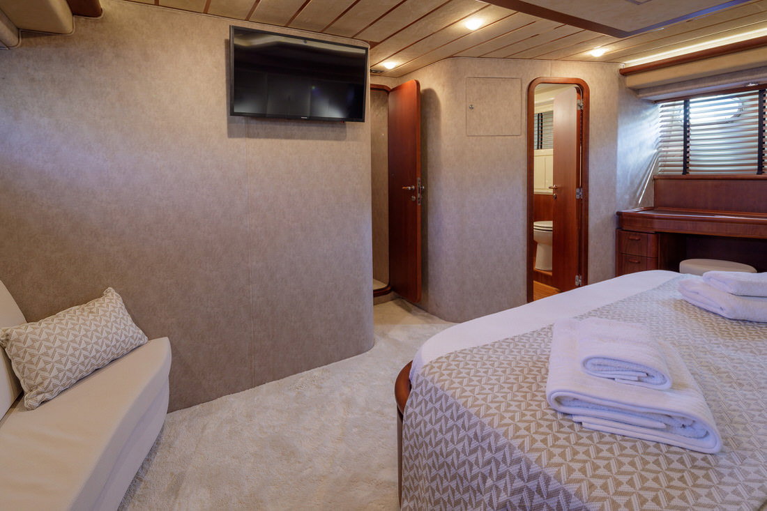 Ferretti 72