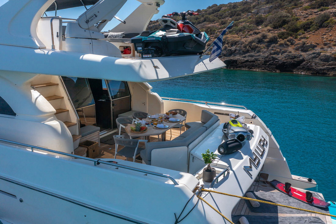 Ferretti 72