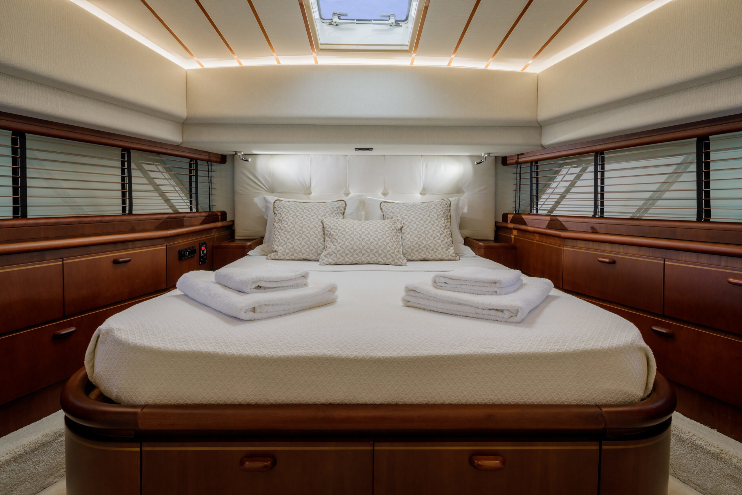 Ferretti 72