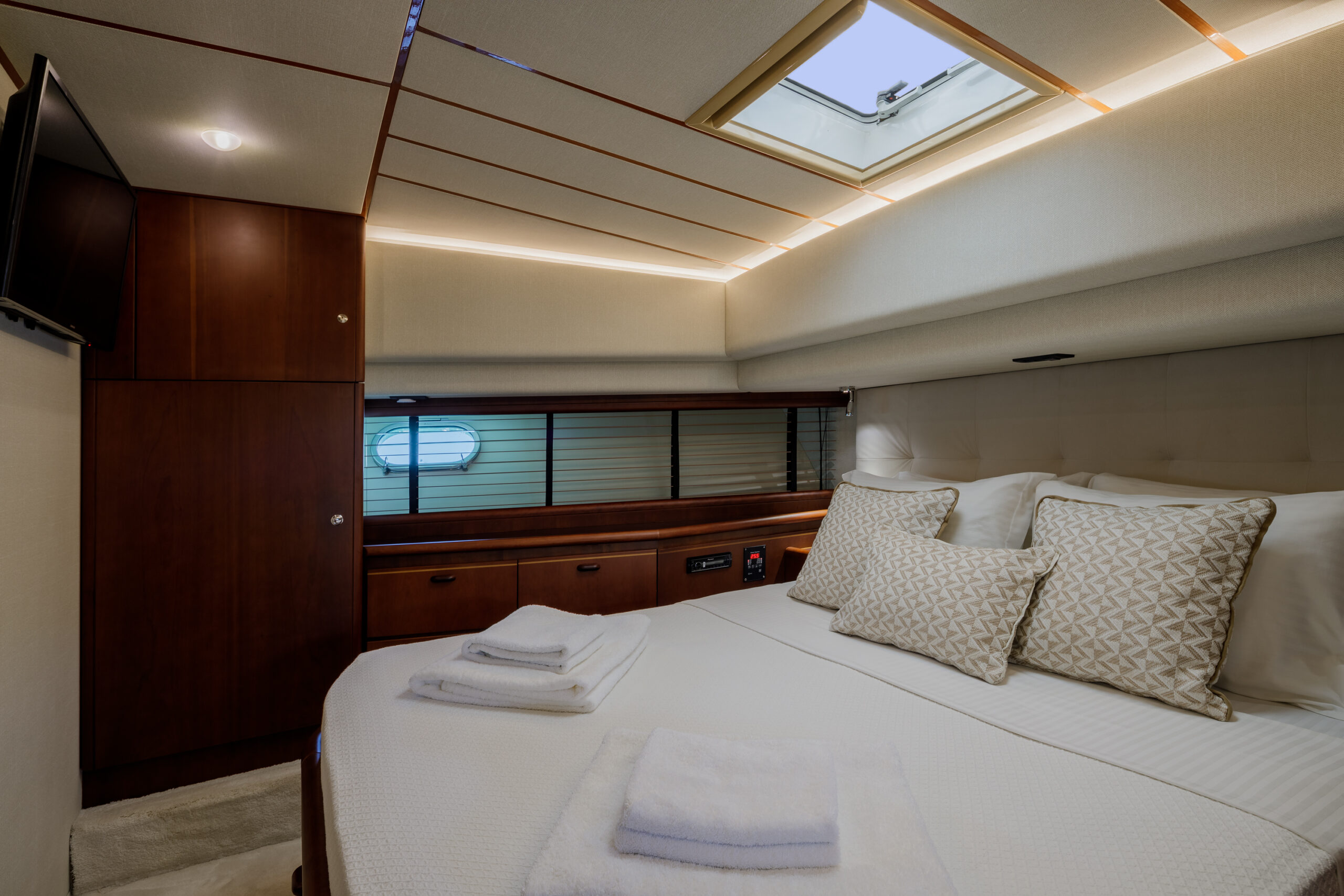 Ferretti 72