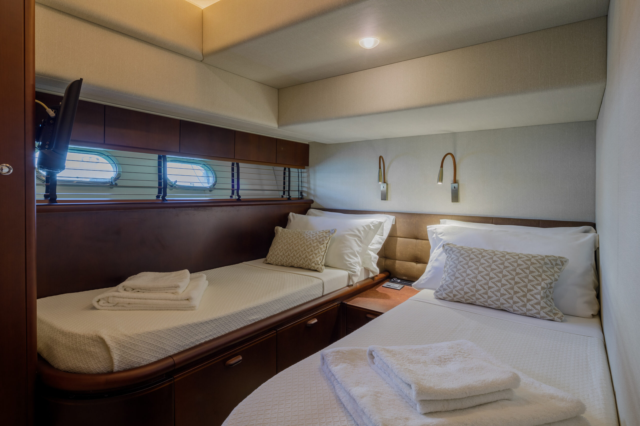 Ferretti 72