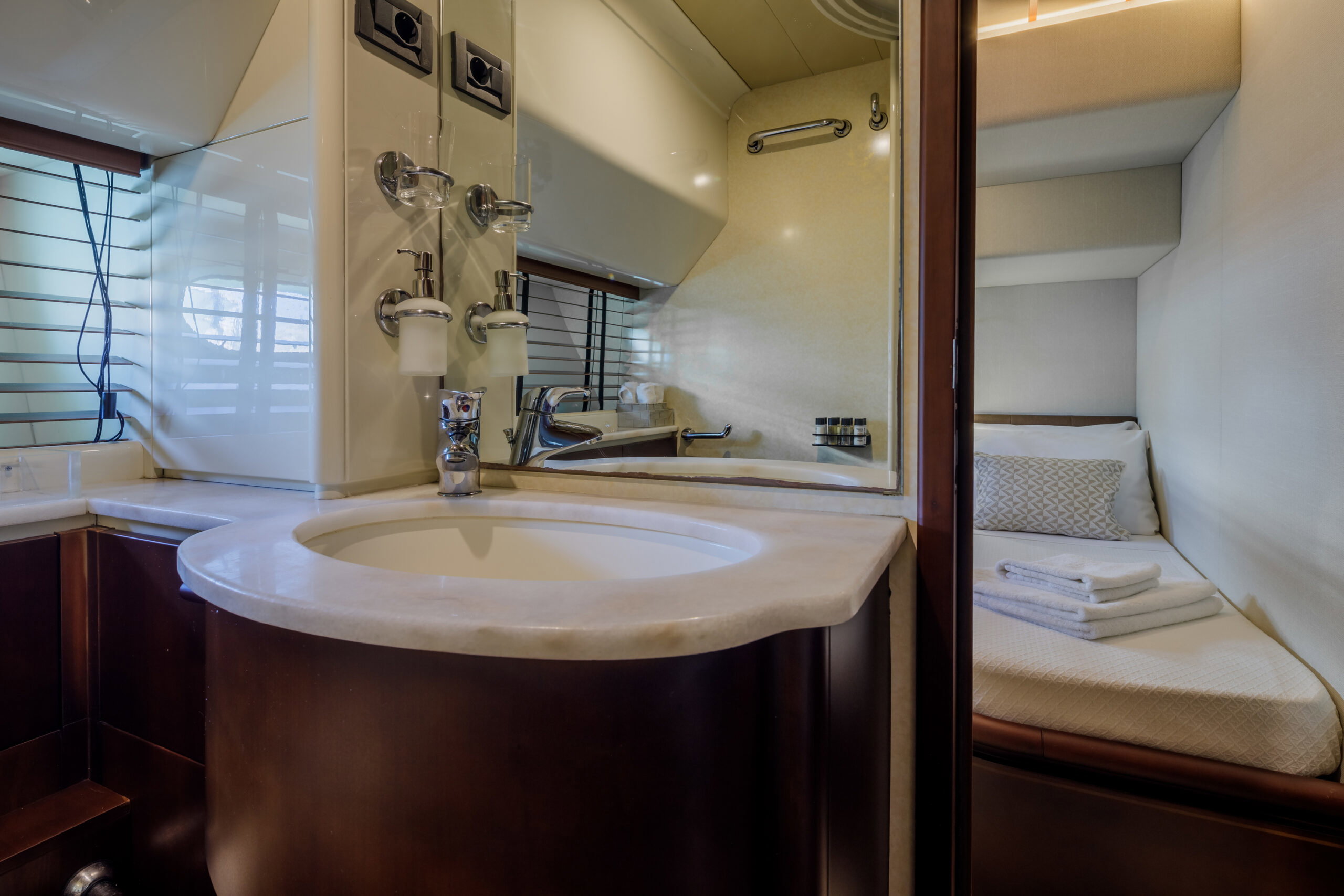 Ferretti 72