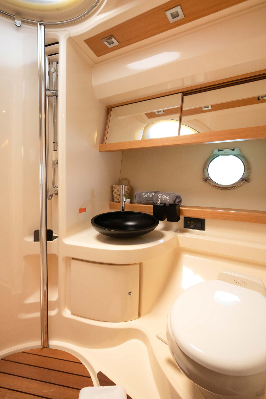 Azimut 43